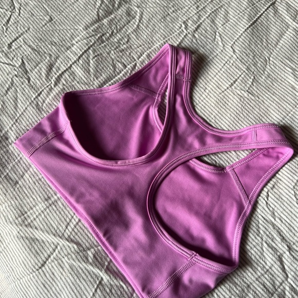 Nike Dri Fit sports bra, XS, lavender/lilac color - Picture 2 of 4